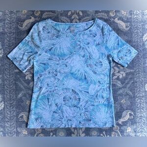 Chico's White with Light Blue Shell Print Short Sleeve Top